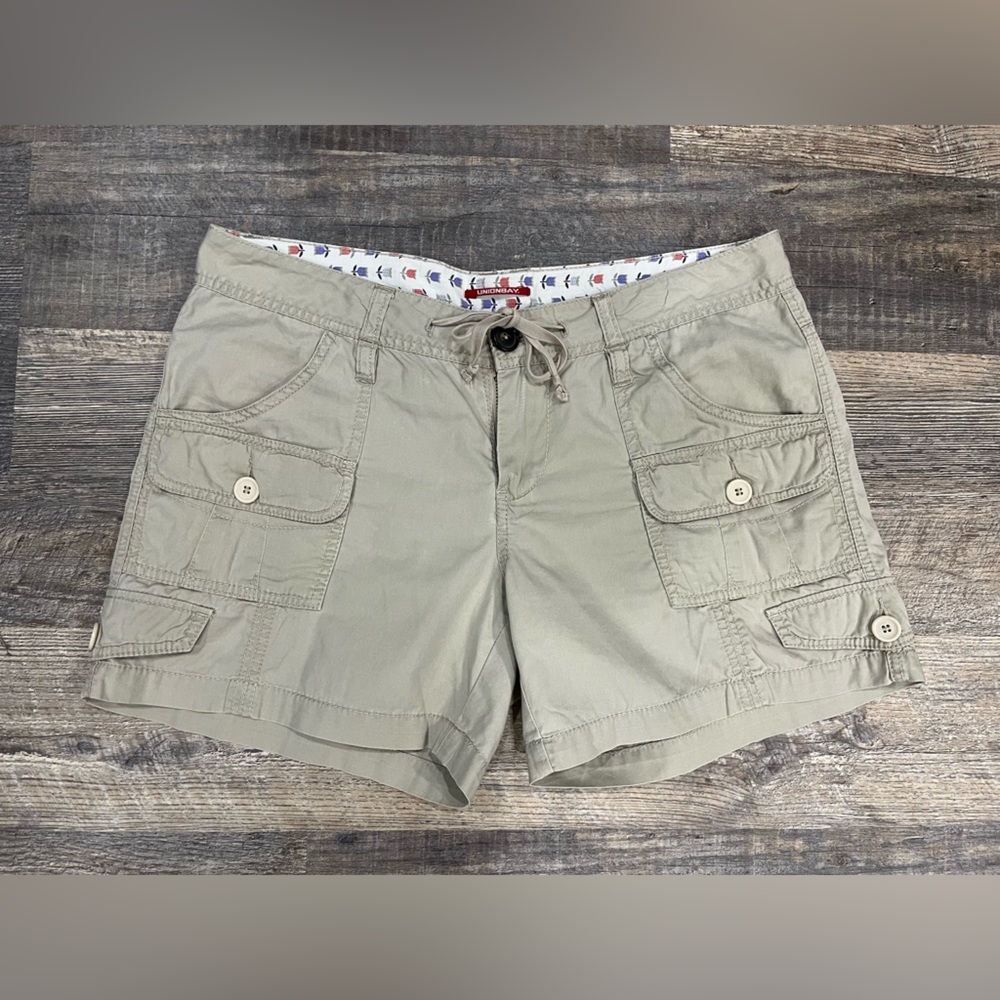 Unionbay Cargo shorts - Juniors size 11 - Khaki